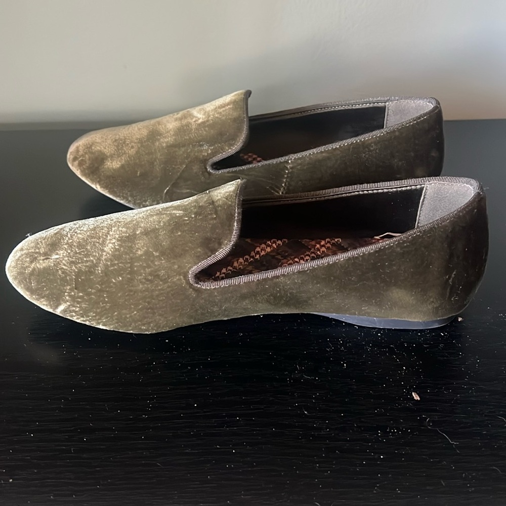 Birdies Starling Green Velvet Loafer. Size 7.5